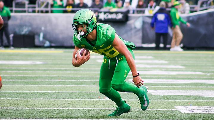 Sports Illustrated Pac-12 Week 14 Power Rankings : Oregon Stays Near the Top