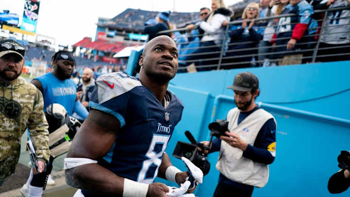 Report: Adrian Peterson Visiting Seahawks, Could Join Russell Wilson in Seattle