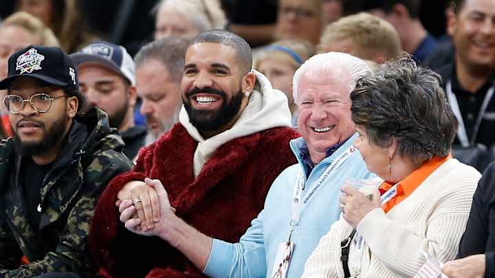 Drake Sits Courtside in Oklahoma City as SGA Drops 39 Points Drake Sits Courtside in Oklahoma City as SGA Drops 39 Points