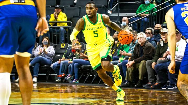 Oregon's Rocky Start Continues with a Narrow Win Over UC Riverside