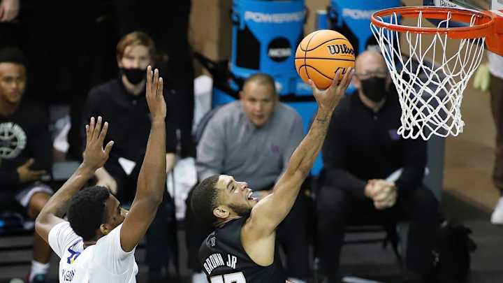 Brown Scores Pac-12 Honors, Leads Huskies Up Against His Former Team Brown Scores Pac-12 Honors, Leads Huskies Up Against His Former Team