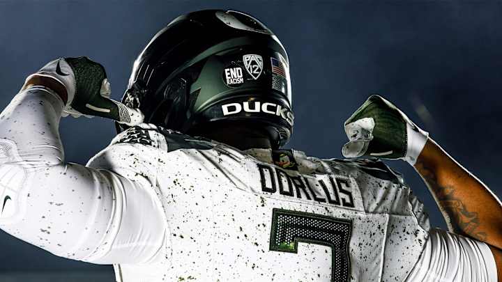 LOOK: Oregon Unveils Uniforms for Pac-12 Championship Game