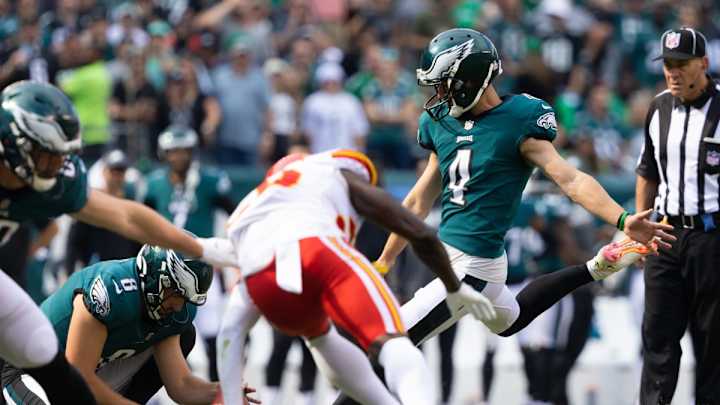 Jake Elliott Makes Like David Akers, Earns NFC ST Player of Month for November Jake Elliott Makes Like David Akers, Earns NFC ST Player of Month for November