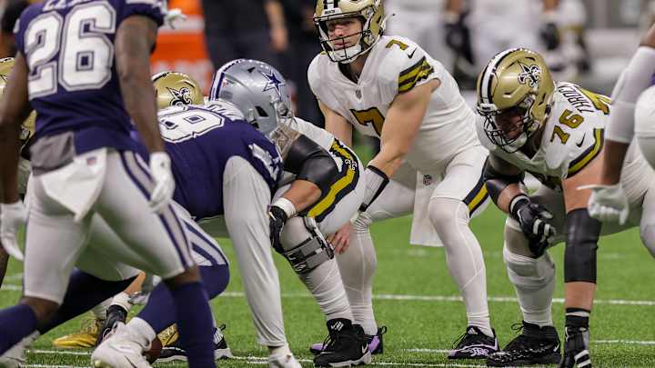 Saints QB Taysom Hill Gets Hit with 'Mallet Finger' Injury