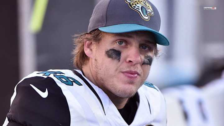 Raiders Sign Long Snapper Carson Tinker