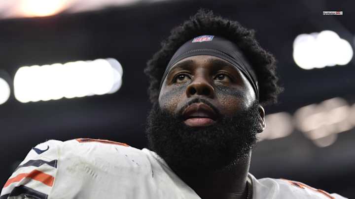 Jason Peters Keeps Teven Jenkins Watching