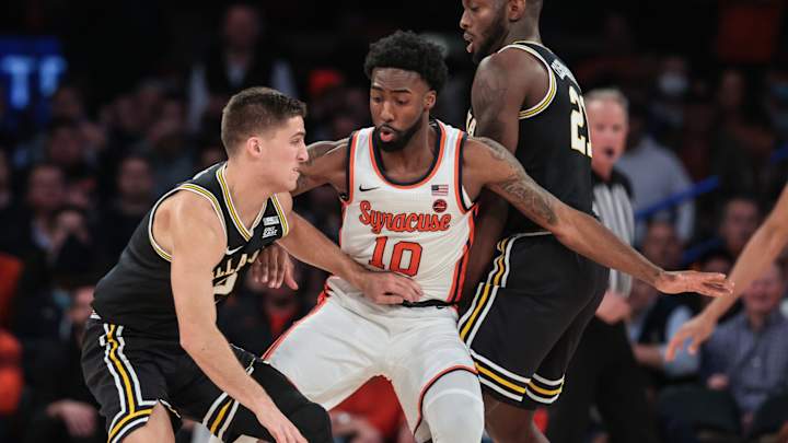 Villanova Pulls Away in Second Half to Knock Off Syracuse