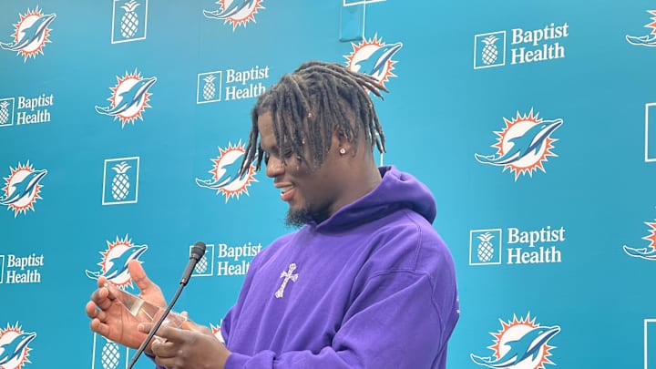Sunday Dolphins Notebook: Baker and Davis' Social Media Messages, Foster Thoughts and Remaining Free Agents Sunday Dolphins Notebook: Baker and Davis' Social Media Messages, Foster Thoughts and Remaining Free Agents