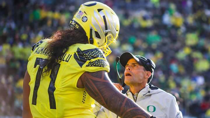 Oregon Offensive Lineman Malaesala Aumavae-Laulu Declares for 2022 NFL Draft