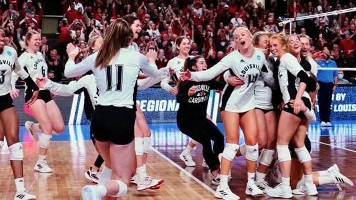 Recap, Gallery: Louisville Volleyball Sweeps Florida to Reach Elite Eight