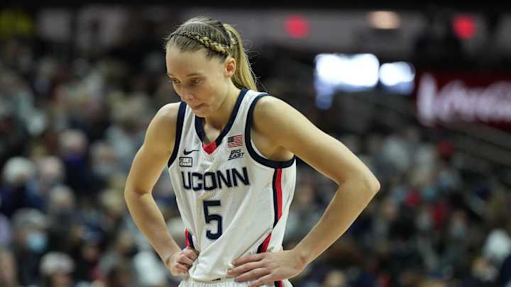 WBB: Stung! UConn can’t turn the Paige in historic loss