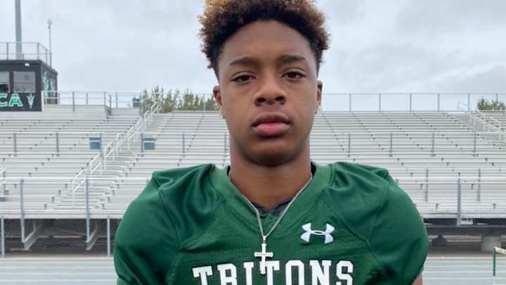 Huskies Offer Towering Southern California Corner Huskies Offer Towering Southern California Corner