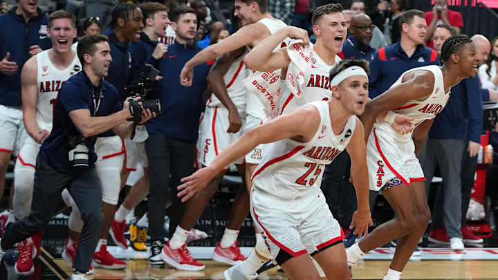 Arizona Men's Basketball Team Ubers Two Hours to Illinois After Flight Diverted