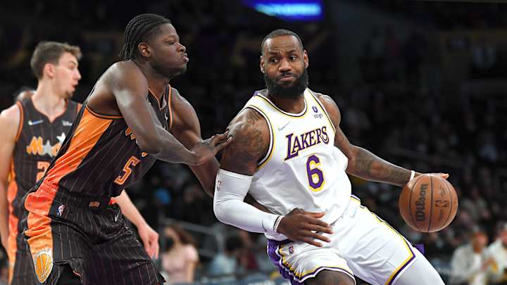 Lakers' LeBron James Erroneously States Warriors Roster Is Healthy
