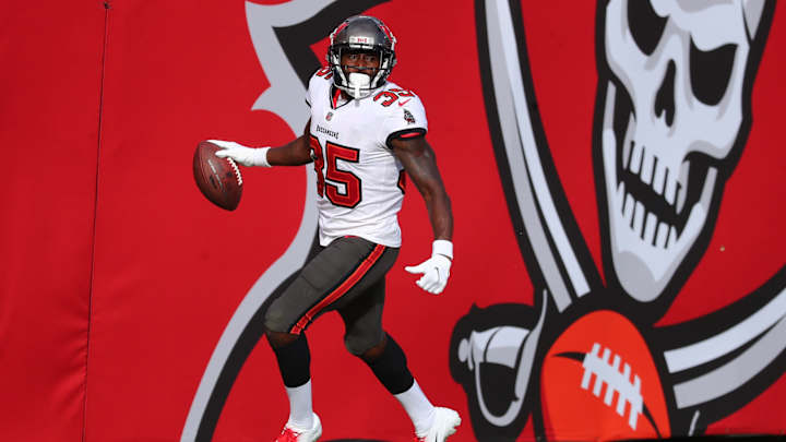 Injury Updates on Buccaneers RB Giovani Bernard, CB Jamel Dean