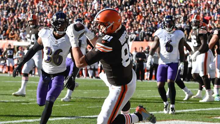 Austin Hooper Compares Myles Garrett to Gumby