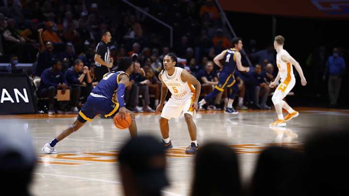 Vols Fall, Lady Vols Rise in Latest AP Poll