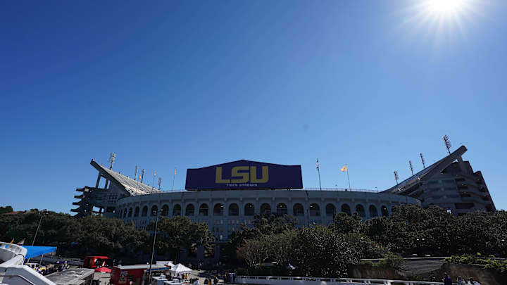 2022 Defensive End Quency Wiggins Signs With LSU Football
