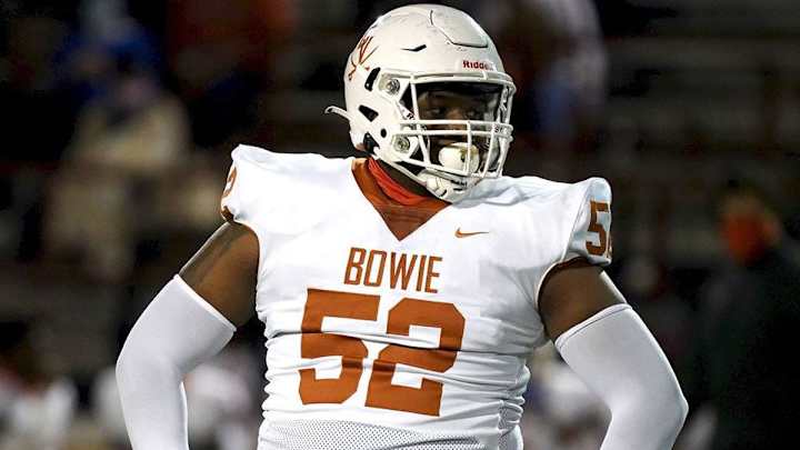 Texas Lands in Final Two For Top OL Devon Campbell