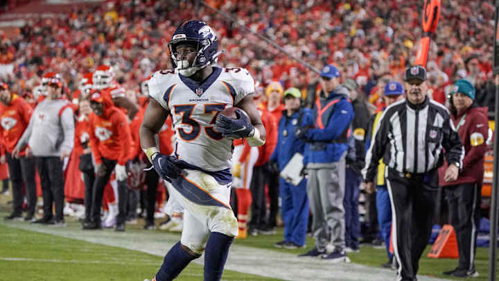 Broncos RB Javonte Williams Expected to Play Through 'Leg Issue' in Week 15