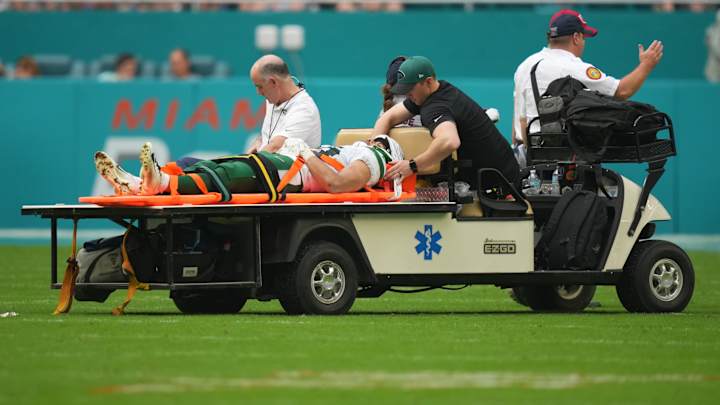 Jets Safety Elijah Riley Carted Off Field, Ruled Out After Sustaining a Neck Injury Jets Safety Elijah Riley Carted Off Field, Ruled Out After Sustaining a Neck Injury