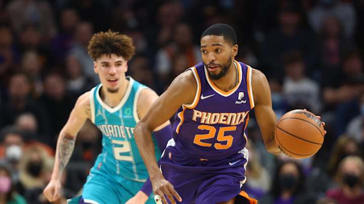 Hornets Torched by the Suns in the Desert