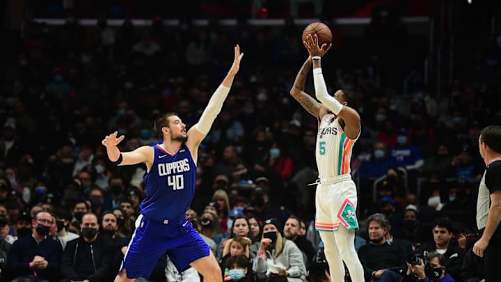 Ex-Husky Murray Legs Out Another Triple (Double) on Big Stage
