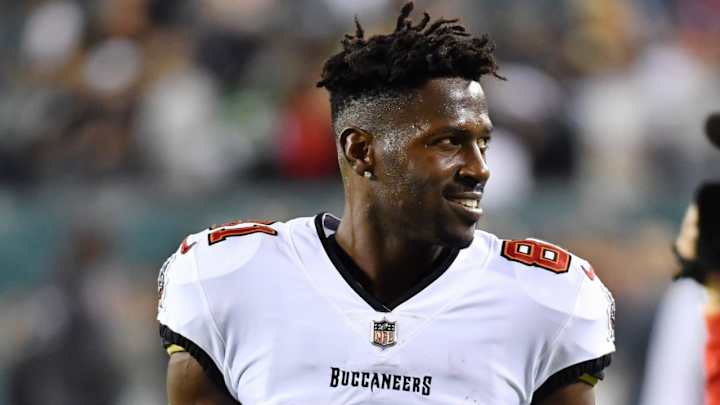 Column: Buccaneers Keeping Antonio Brown Is Hypocritical, But Necessary