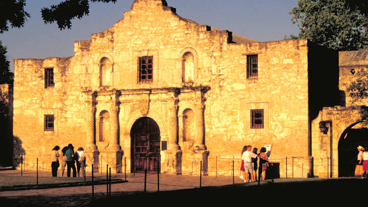 Oklahoma Alamo Bowl Travel Guide: Things to Do in San Antonio