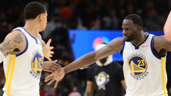 Stephen Curry Finally Lights It Up on Christmas to Lead Warriors Past Suns