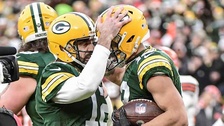 ‘Teary-Eyed’ Rodgers Calls Breaking Favre’s Record ‘Special’