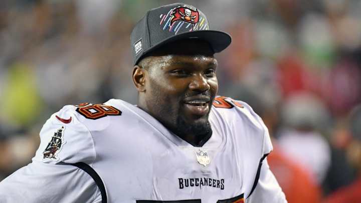 Shaquil Barrett Injures Knee, Ruled Out by Buccaneers