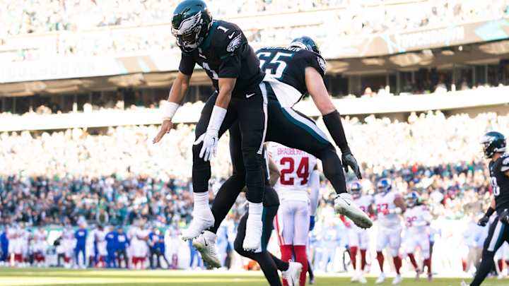 Third-Quarter Explosion Leads Eagles to Third Straight Win