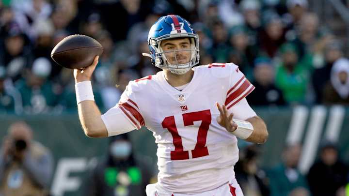 Giants QB Jake Fromm Struggles in Starting Debut Giants QB Jake Fromm Struggles in Starting Debut