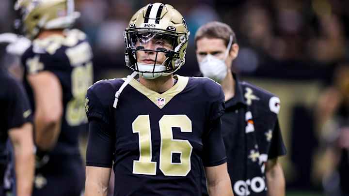 Report: Former Notre Dame QBs Winless Since 2012 After Ian Book's Debut