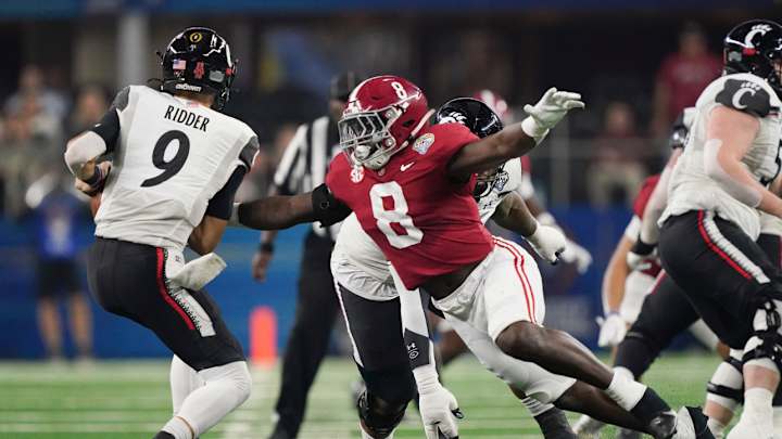 Desmond Ridder Struggles to Get Ball Over Alabama’s Defensive Line in Cotton Bowl