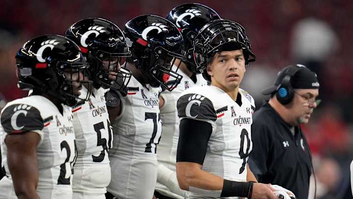 College Football Twitter Debates Whether Cincinnati Belonged in the Playoff