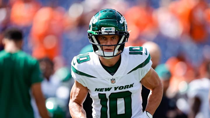 New York Special: Jets Take Early Lead Over Bucs on Trick Play