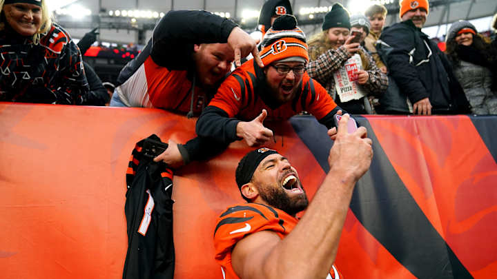 Look: C.J. Uzomah Says Goodbye to Cincinnati After Signing With Jets