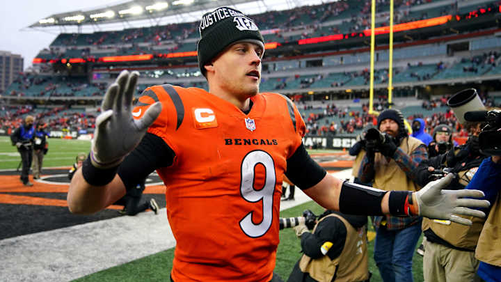 Bengals QB Joe Burrow Left Chiefs Game After Aggravating Knee Injury