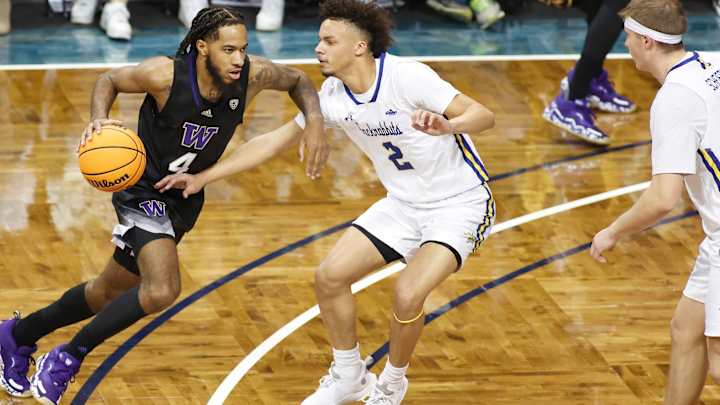 UW Basketball Team Finally Opens Pac-12 Play at Arizona