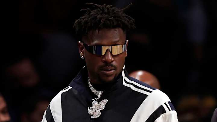 Report: Buccaneers Have Yet to Cut Antonio Brown