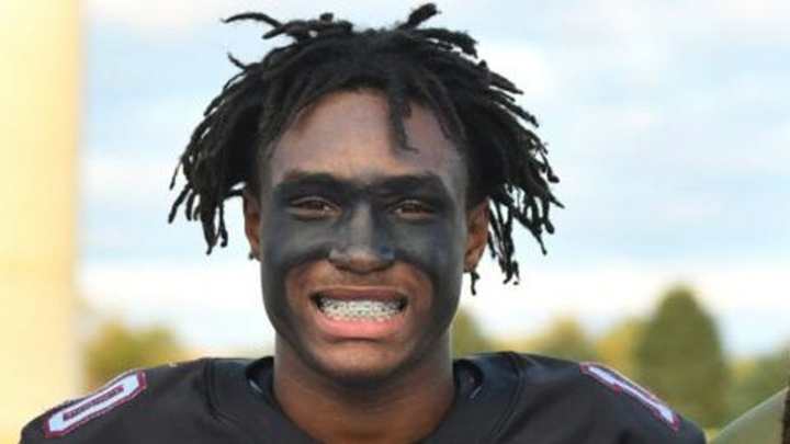 Huskies Offer Illinois Cornerback With Fast Feet and Sweet Tooth Huskies Offer Illinois Cornerback With Fast Feet and Sweet Tooth