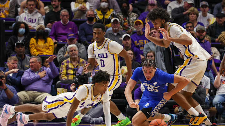No. 21 LSU Dominates Down the Stretch in 65-60 Win Over No. 16 Kentucky