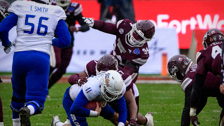 Mississippi State DL Enters NCAA Transfer Portal