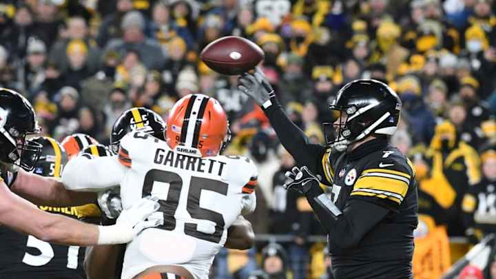 Browns Myles Garrett and Joel Bitonio Awarded Local PFWA Honors Browns Myles Garrett and Joel Bitonio Awarded Local PFWA Honors
