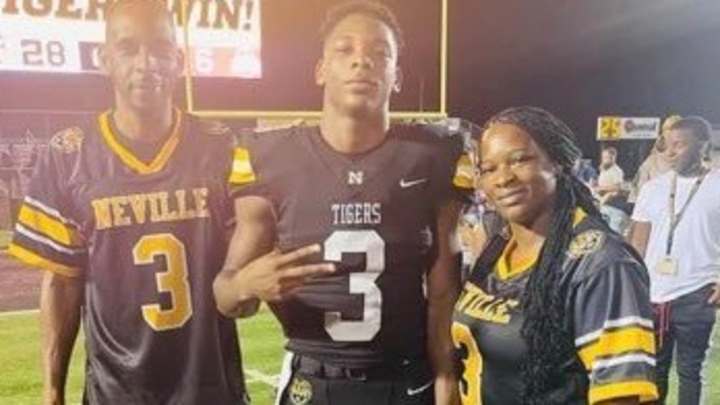 Huskies Offer Louisiana Runner Known as 'Quick 6'
