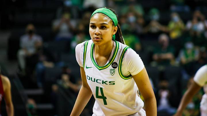 Ducks Fall to No. 2 Stanford 80-68 Despite Late Rally
