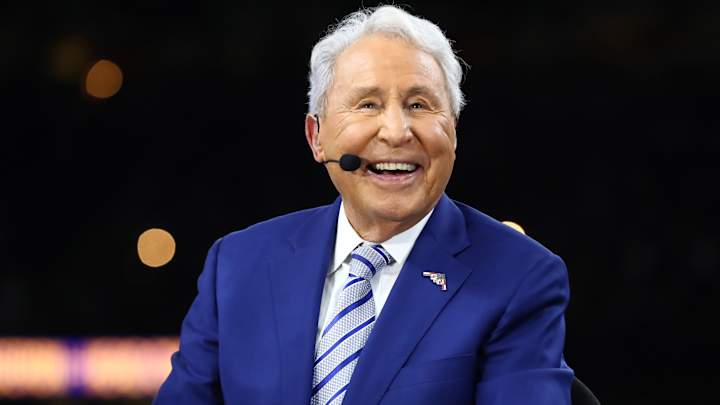 Lee Corso Makes Final GameDay Headgear Pick of the Season