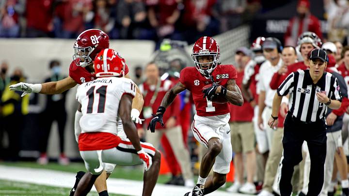 Jameson Williams Injury, Leaves National Championship Jameson Williams Injury, Leaves National Championship